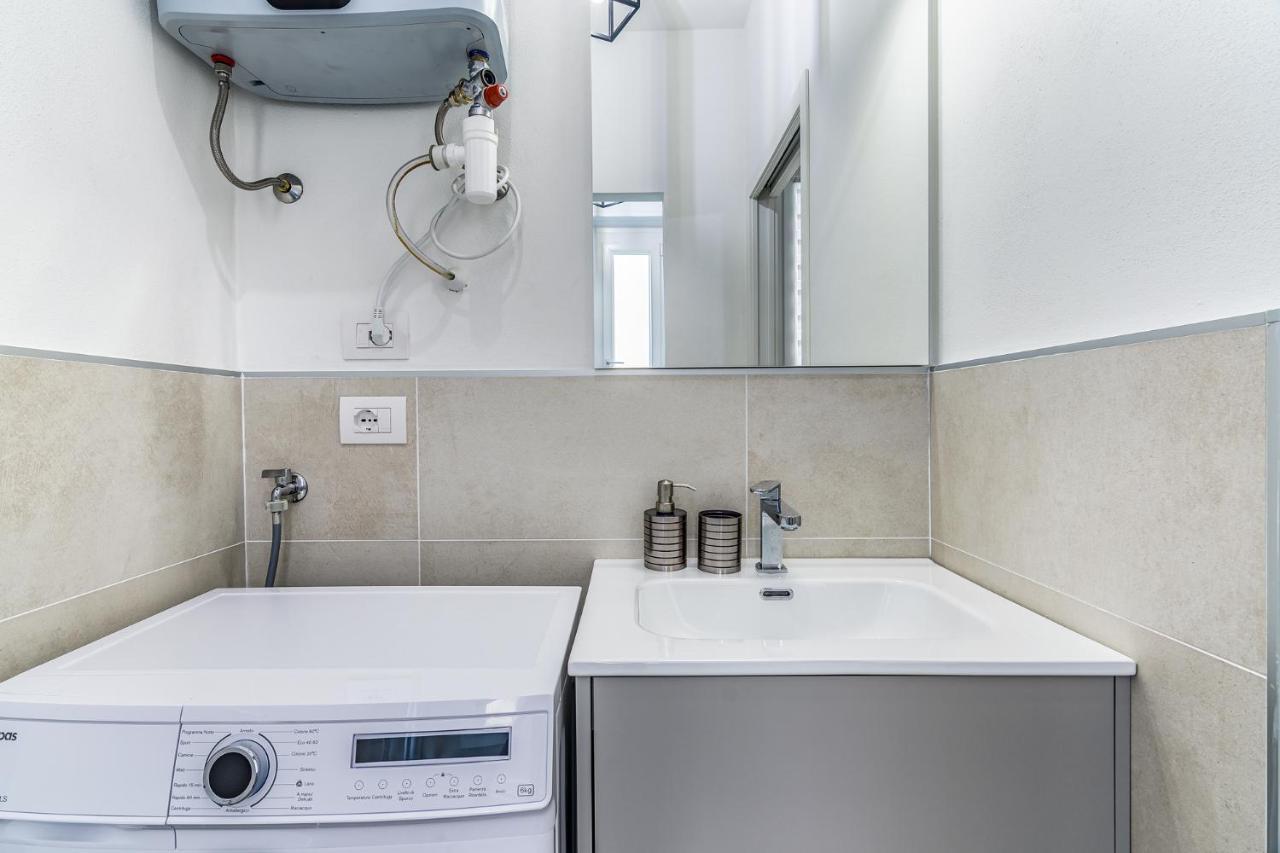 Pisani Apartment Милано Екстериор снимка